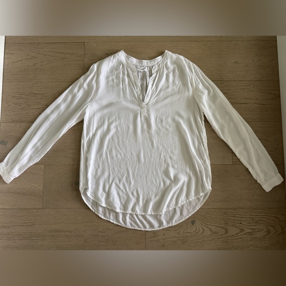 VELVET by Graham and Spencer
ROSIE RAYON CHALLIS BLOUSE IN WHITE size Large - Picture 5 of 10